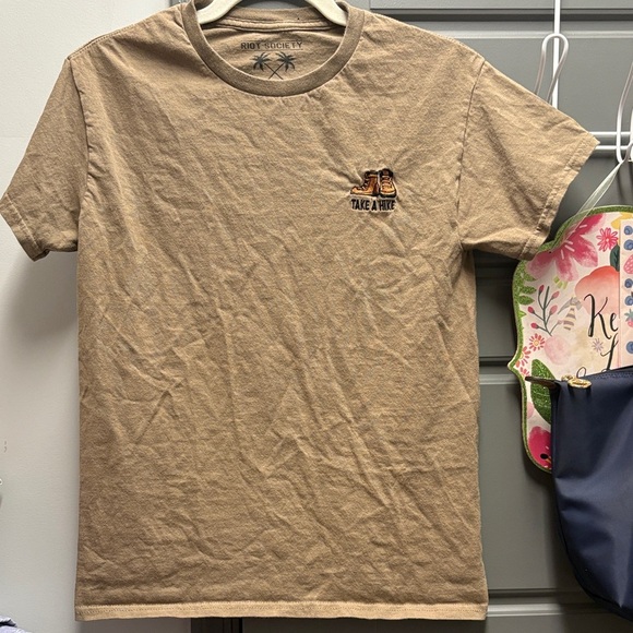 100% cotton 'Take A Hike' with boots embroidered T-Shirt - High Society - Picture 1 of 8